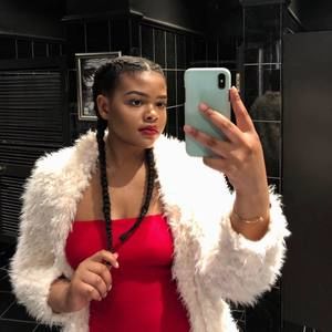 Meet your Posher, Kayla